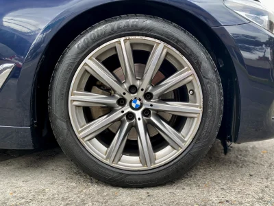 BMW 520i