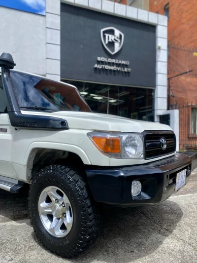 Toyota Land Cruiser 70