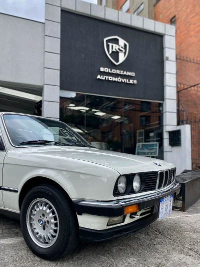 BMW 320i E30