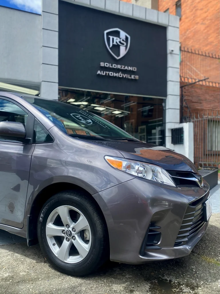 Toyota Sienna LE