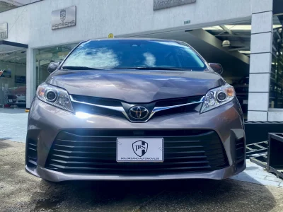 Toyota Sienna LE