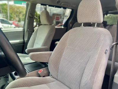 Toyota Sienna LE