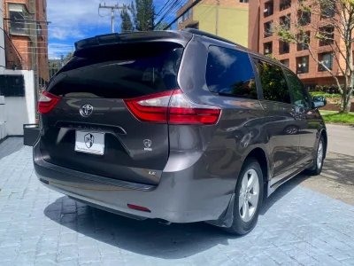 Toyota Sienna LE - Imagen 3