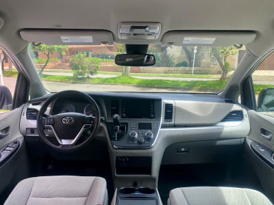 Toyota Sienna LE