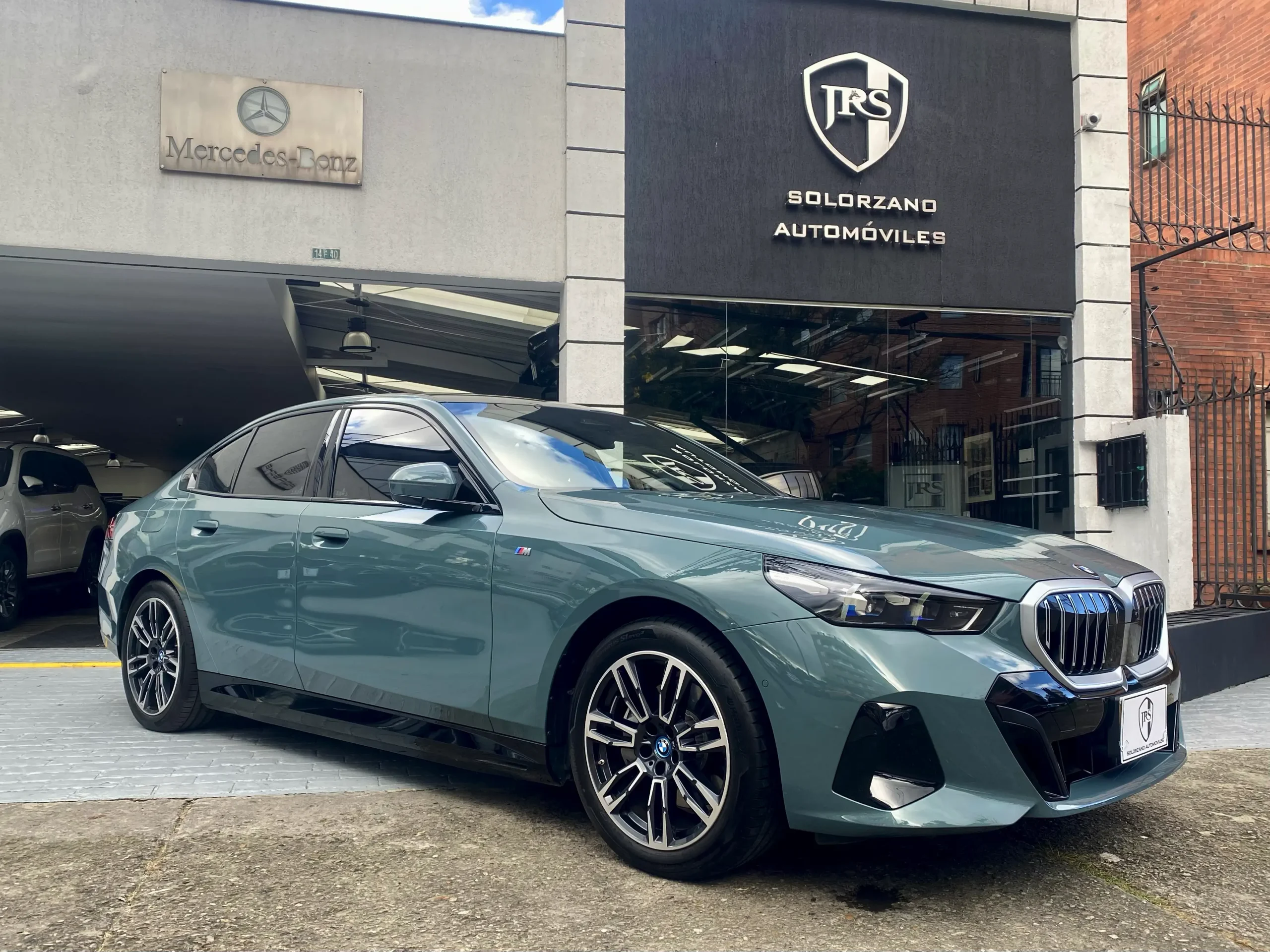 BMW i5