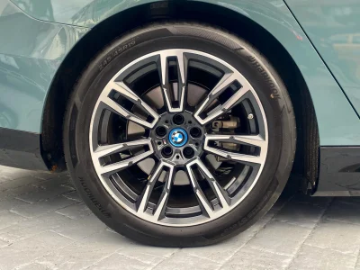BMW i5