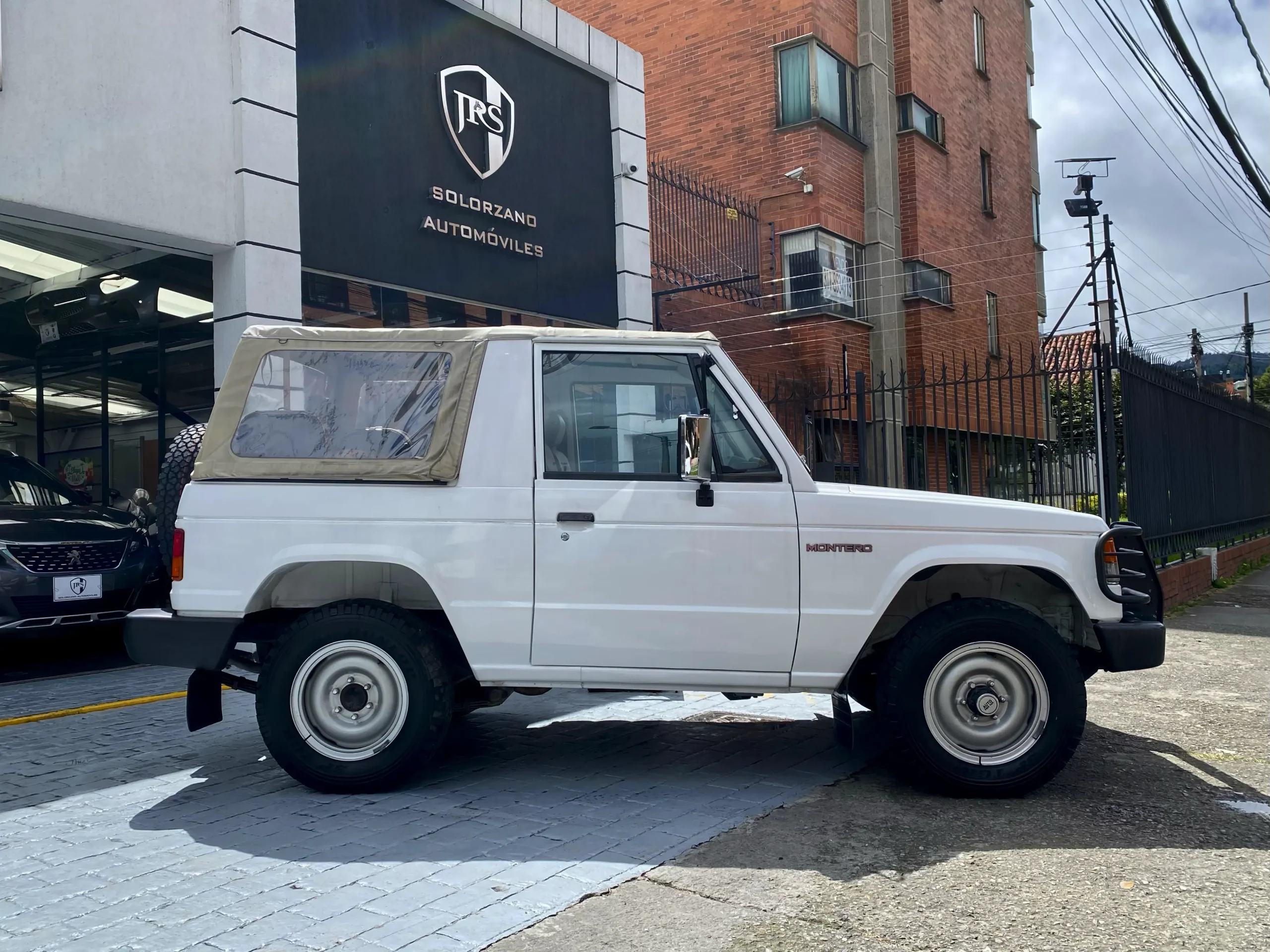 Mitsubishi Montero 