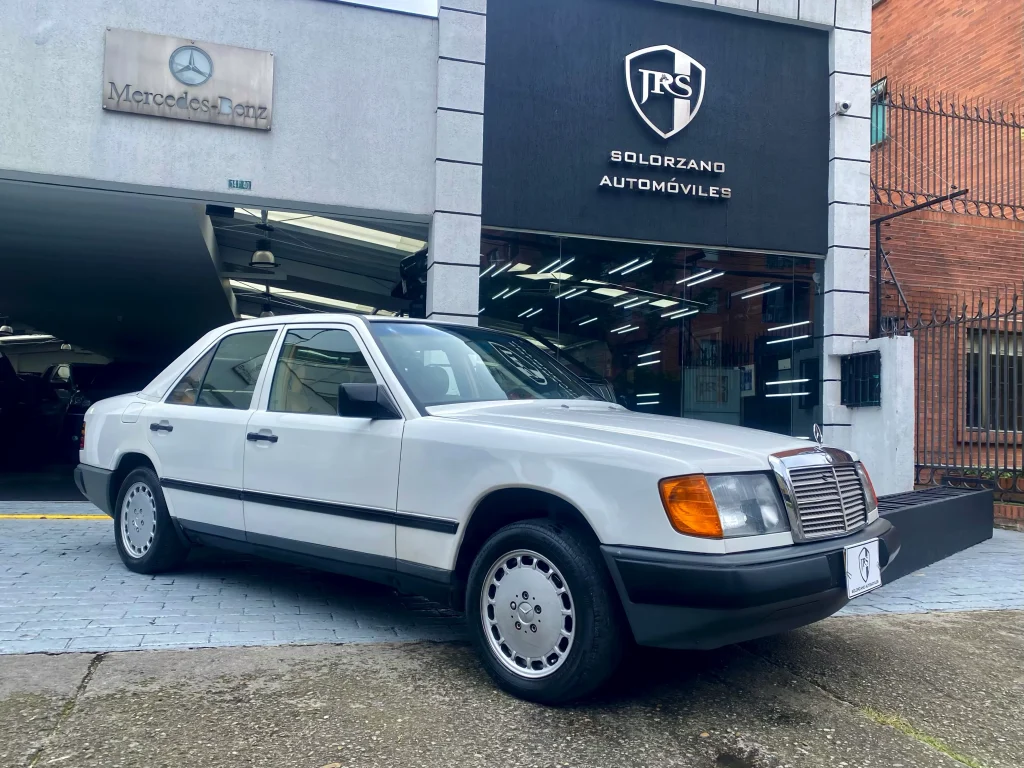 Mercedes Benz 230E