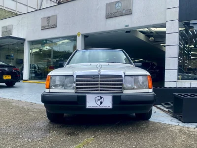 Mercedes Benz 230E