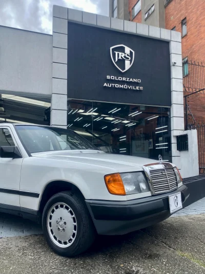 Mercedes Benz 230E