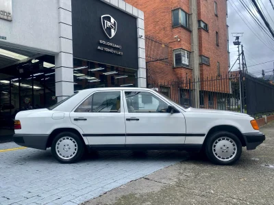 Mercedes Benz 230E