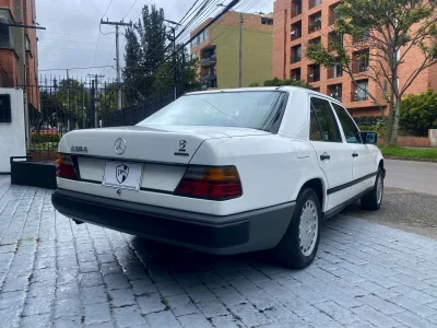 Mercedes Benz 230E