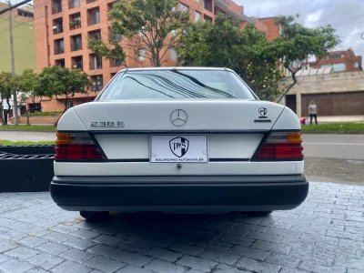 Mercedes Benz 230E