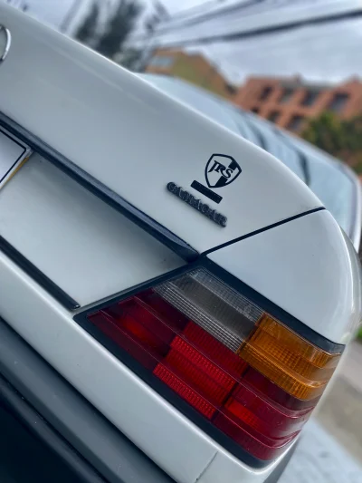 Mercedes Benz 230E