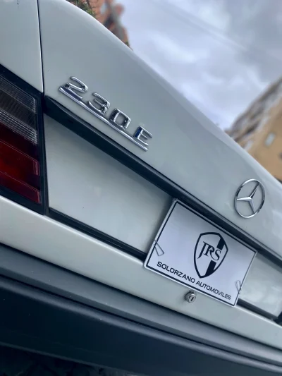 Mercedes Benz 230E