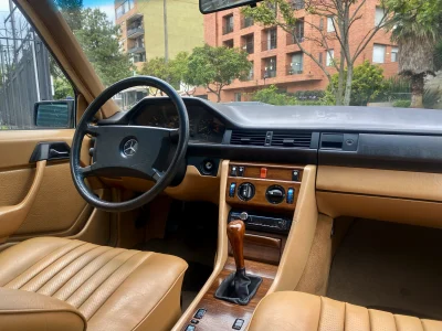Mercedes Benz 230E