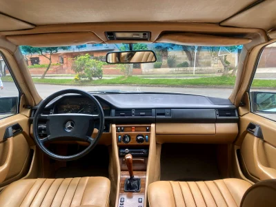 Mercedes Benz 230E