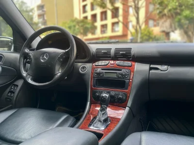 Mercedes Benz C180