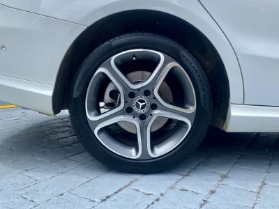 Mercedes Benz CLA180