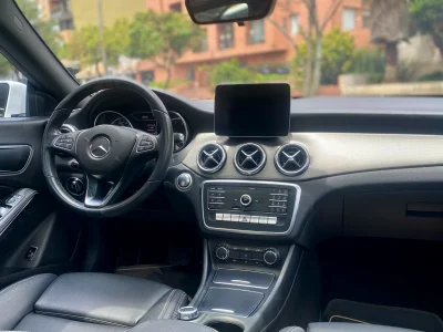 Mercedes Benz CLA180