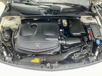 Mercedes Benz CLA180