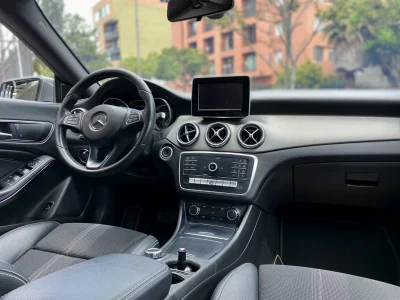 Mercedes Benz CLA180