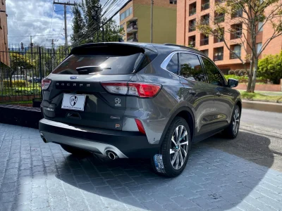 Ford Escape Titanium HEV