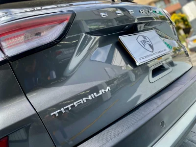 Ford Escape Titanium HEV