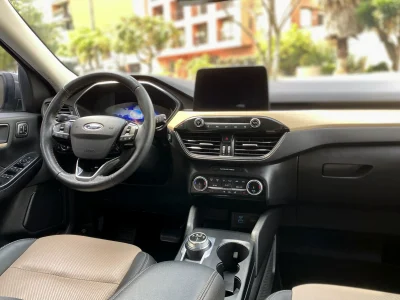 Ford Escape Titanium HEV
