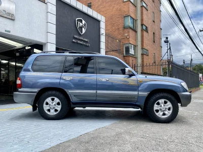 Toyota Land Cruiser 