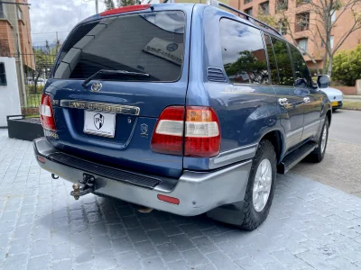 Toyota Land Cruiser 