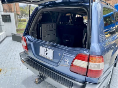Toyota Land Cruiser 
