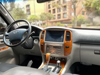 Toyota Land Cruiser 
