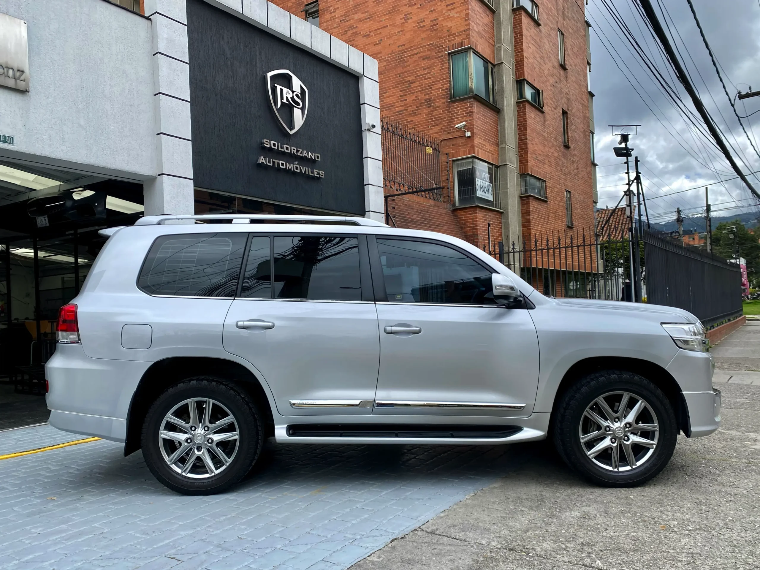 Toyota Land Cruiser VX
