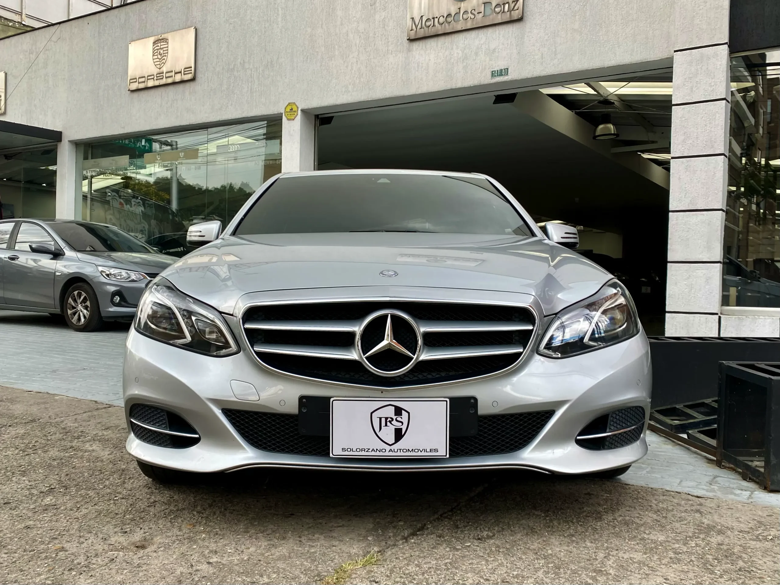 Mercedes Benz E200