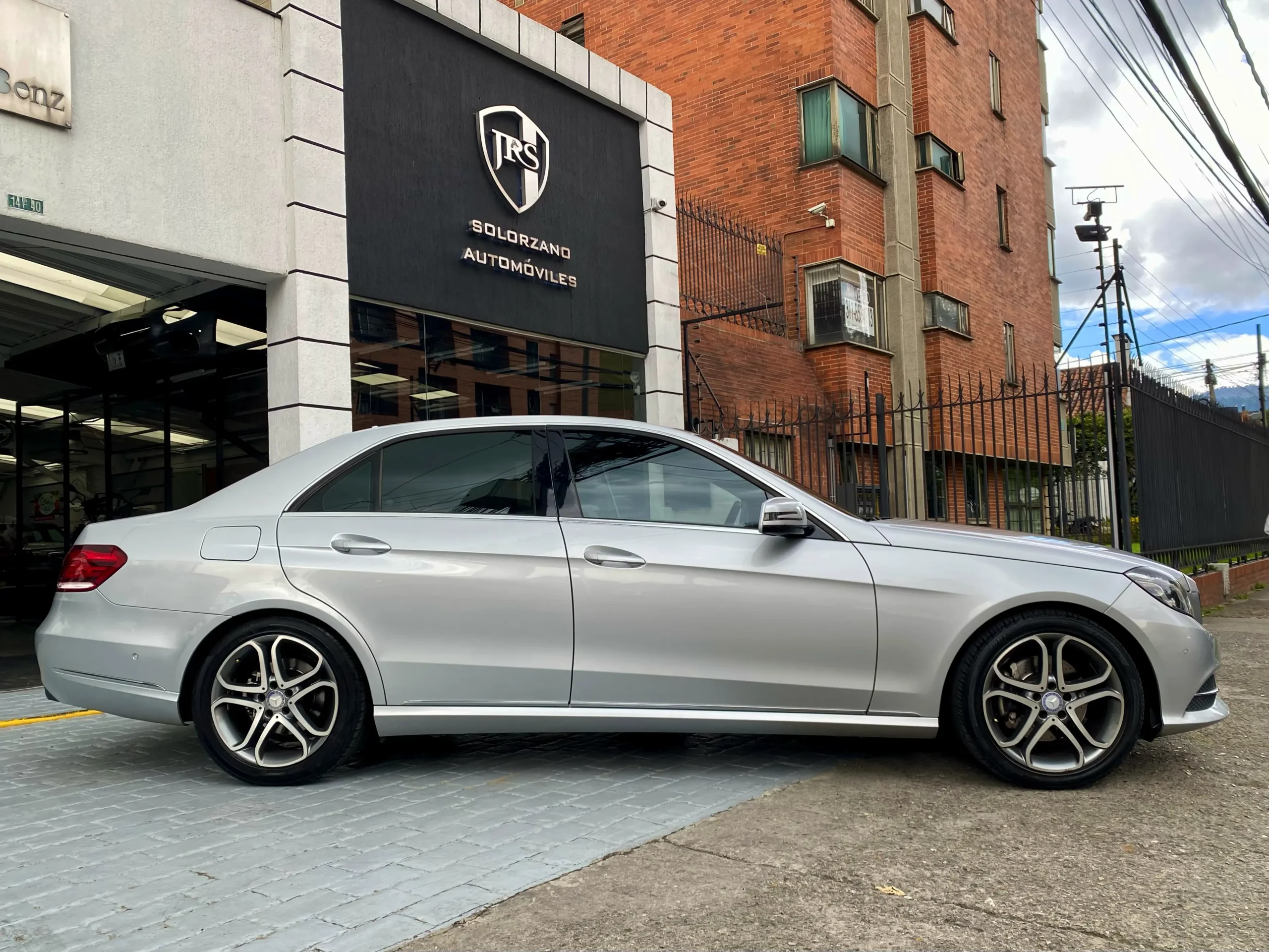 Mercedes Benz E200